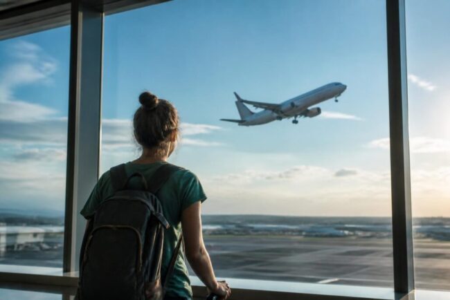 Mit dem Flugzeug ins Abenteuer: Warum Fernreisen für junge Leute besonders spannend sind