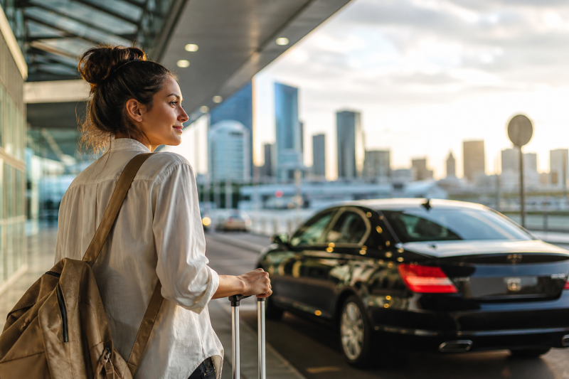 Vom Flughafen in die Stadt: So gelingt die Weiterreise ohne Stress